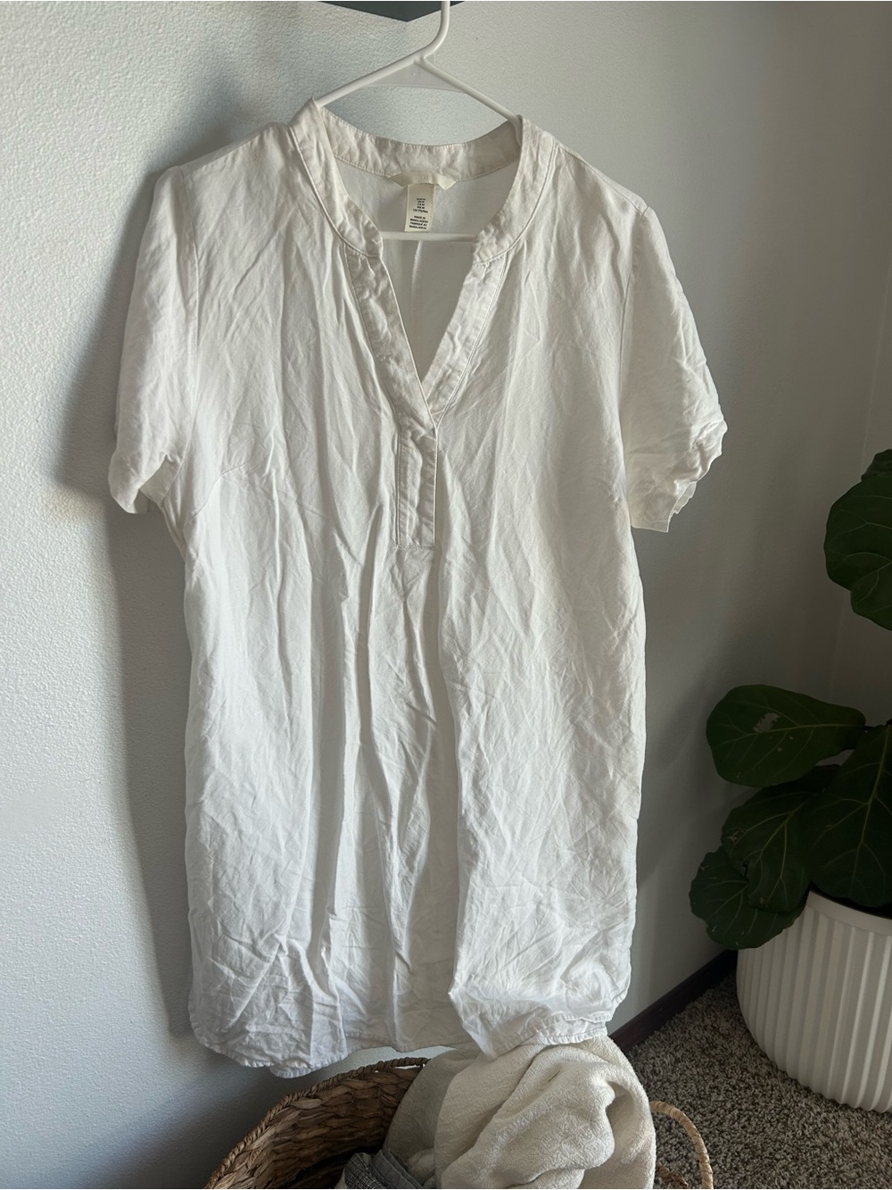 H&M White Short-Sleeve V-Neck Swim Coverup Tunic
